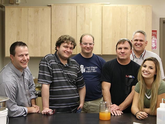 WesTech laboratory team members WesTech实验室团队成员