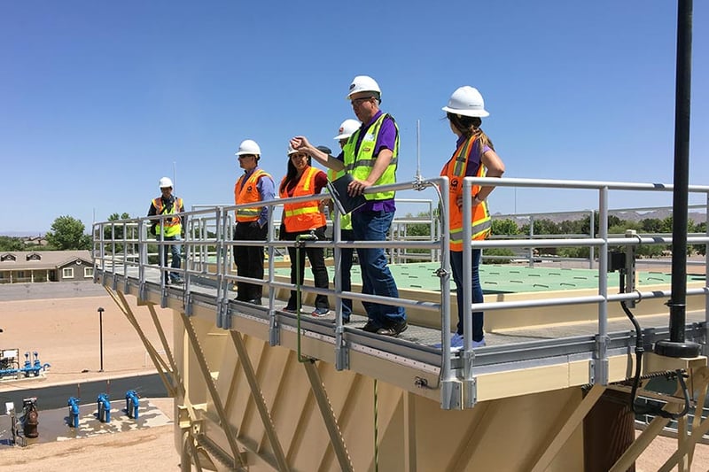 客户现场的WesTech工厂操作人员