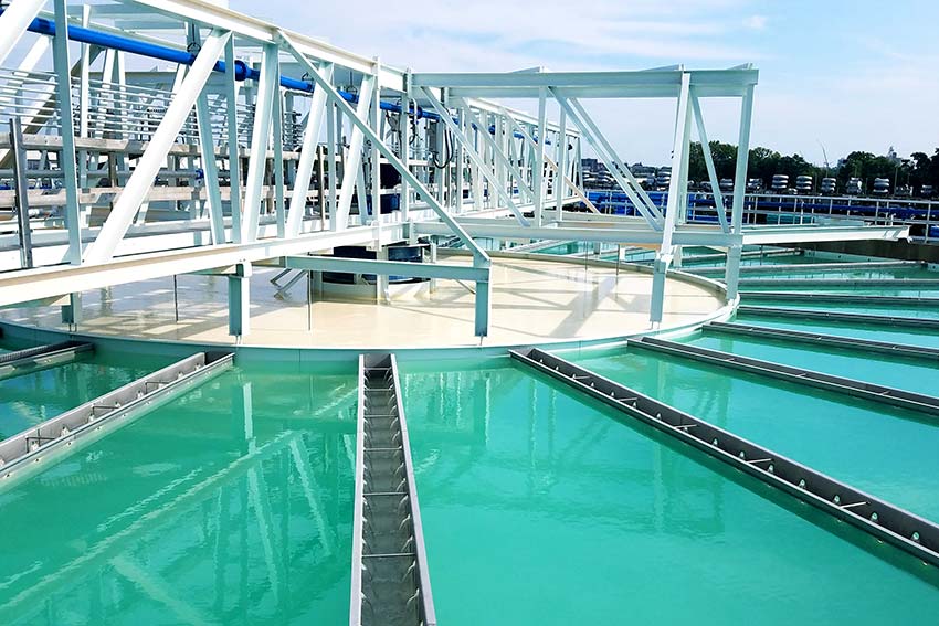 固体接触絮凝和沉降澄清器的单槽