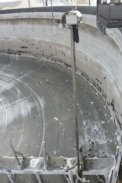 空的增稠剂与mudmax在耙子胳膊上